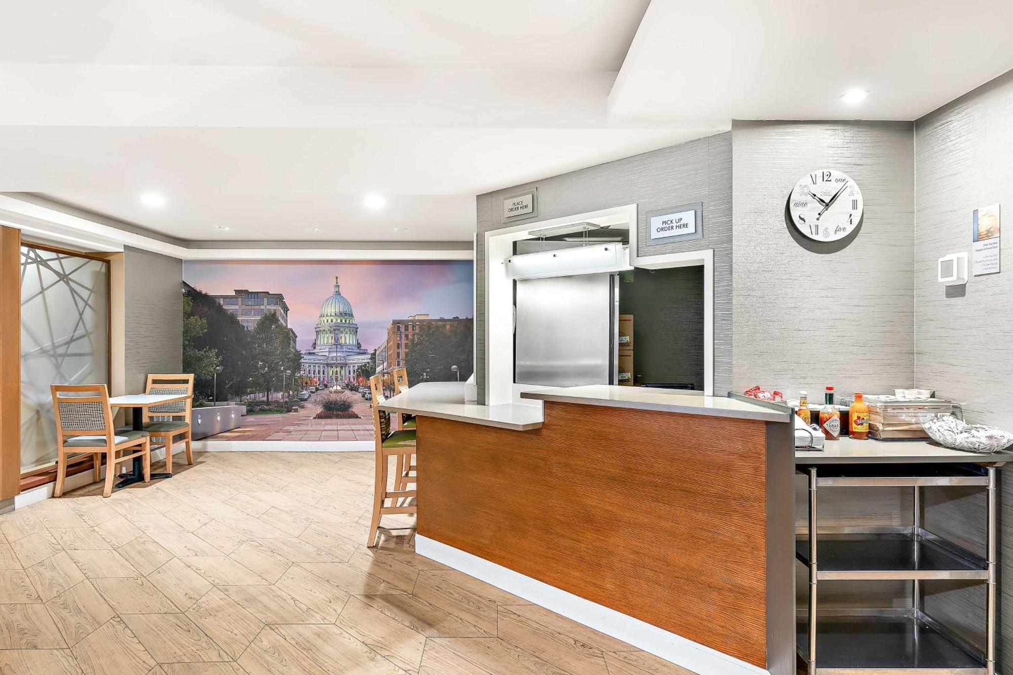 Best Western West Towne Suites Madison Ngoại thất bức ảnh